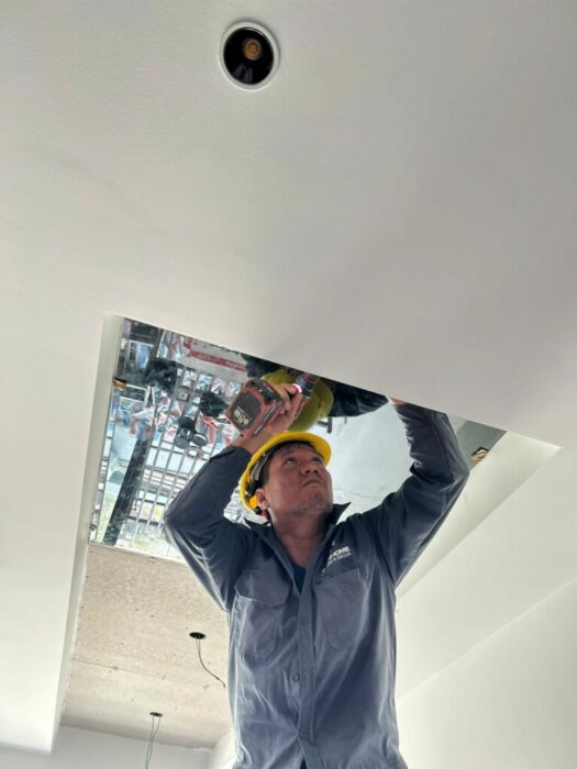 thi công trần gương 3