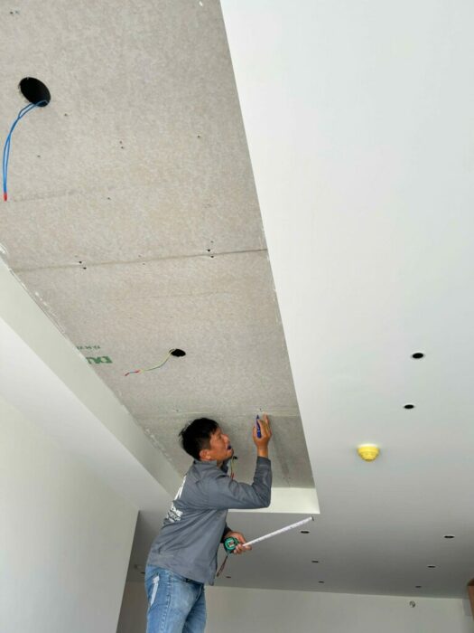 thi công trần gương 6