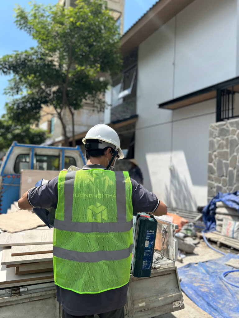 THI CÔNG VÁCH NHÀ PHỐ